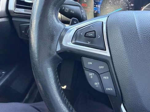 Used 2017 Ford Fusion SE w/ Fusion SE Technology Package FWD image 18