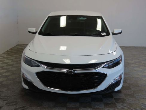 Used 2025 Chevrolet Malibu RS FWD image 2