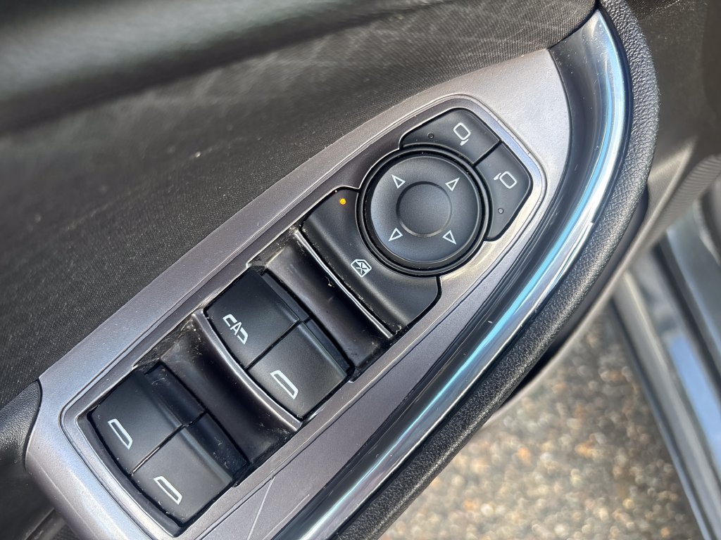 Used 2018 Chevrolet Malibu LT FWD image 11