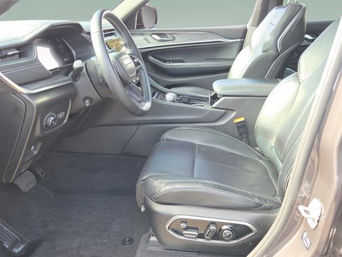 Used 2021 Jeep Grand Cherokee L Overland w/ Luxury Tech Group IV image 9