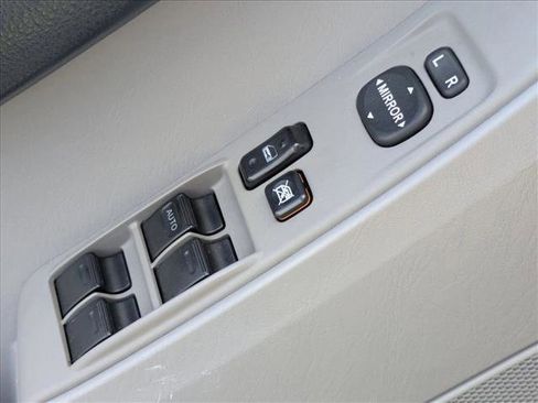 Used 2003 Toyota 4Runner SR5 AWD/4WD image 10