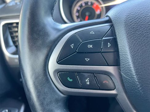 Used 2020 Jeep Cherokee Limited image 23