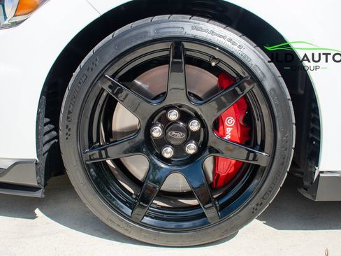 Used 2019 Ford Mustang Shelby GT350R w/ GT350R Equipment Group 920A RWD image 27