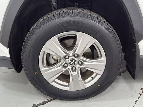 Used 2022 Toyota RAV4 XLE image 24