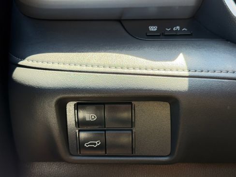Used 2021 Toyota Highlander XLE AWD/4WD image 37