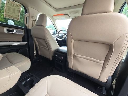 Used 2021 Ford Explorer Limited w/ Equipment Group 301A RWD image 18