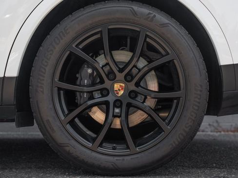 Used 2025 Porsche Cayenne Coupe AWD/4WD image 13