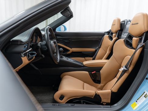 Certified 2019 Porsche 911 Speedster RWD image 20