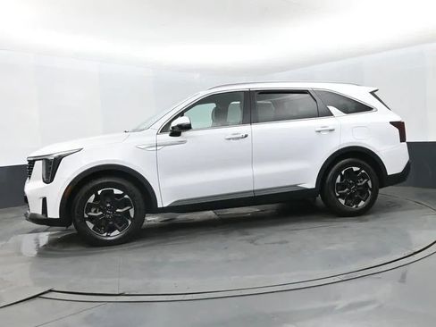Used 2024 Kia Sorento S image 5
