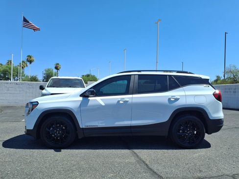 Used 2023 GMC Terrain SLE w/ Driver Convenience Package FWD image 9