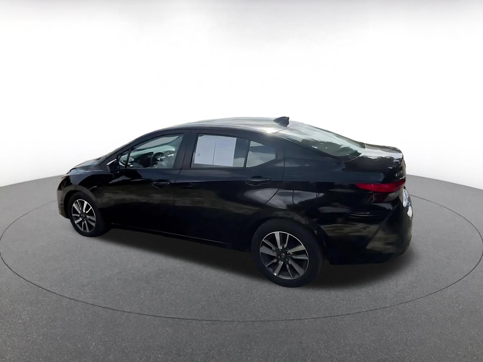 Used 2025 Nissan Versa SV FWD image 9