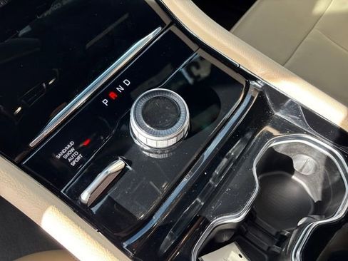 Used 2023 Jeep Grand Cherokee Limited w/ Black Appearance Package image 21