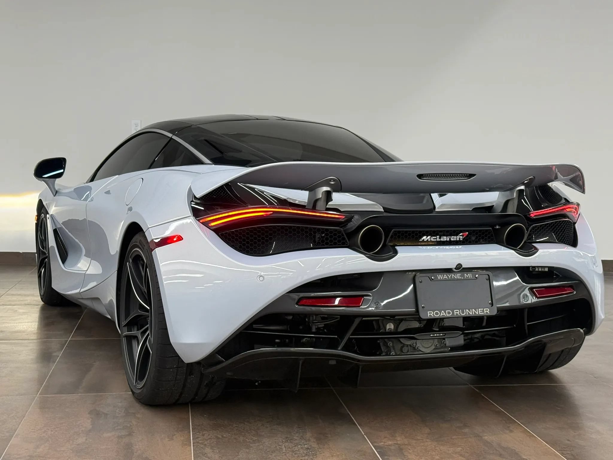 Used 2018 McLaren 720S RWD image 7
