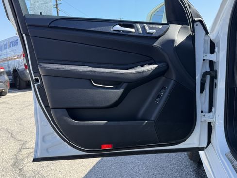 Used 2016 Mercedes-Benz GLE 550e 4MATIC w/ Lighting Package image 16