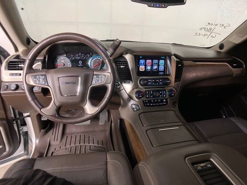 Used 2020 GMC Yukon Denali w/ Denali Premium Package image 7