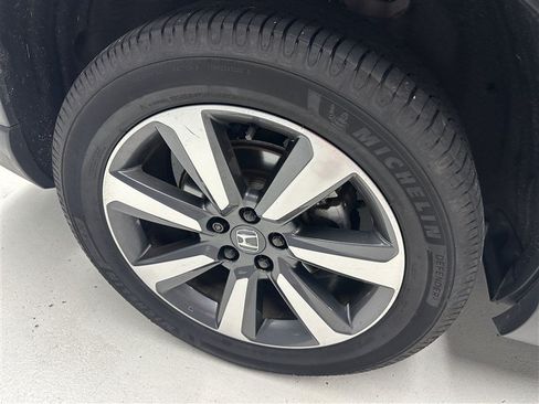 Used 2025 Honda Pilot Touring image 17