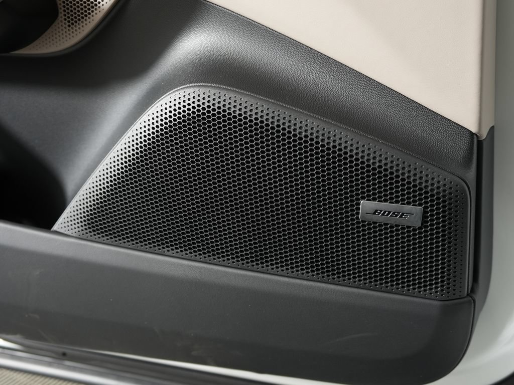 Certified 2026 Porsche Macan 4 Electric AWD/4WD image 17