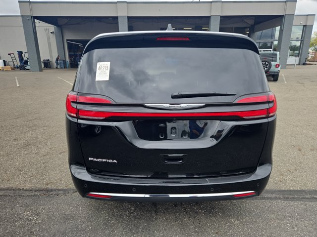 Used 2026 Chrysler Pacifica Select FWD image 6