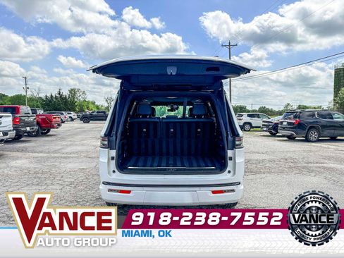 Used 2022 Jeep Grand Wagoneer Series II AWD/4WD image 14