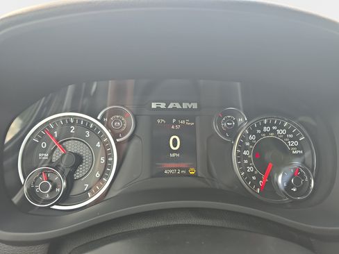 Used 2024 RAM 2500 Tradesman w/ Chrome Appearance Group AWD/4WD image 16