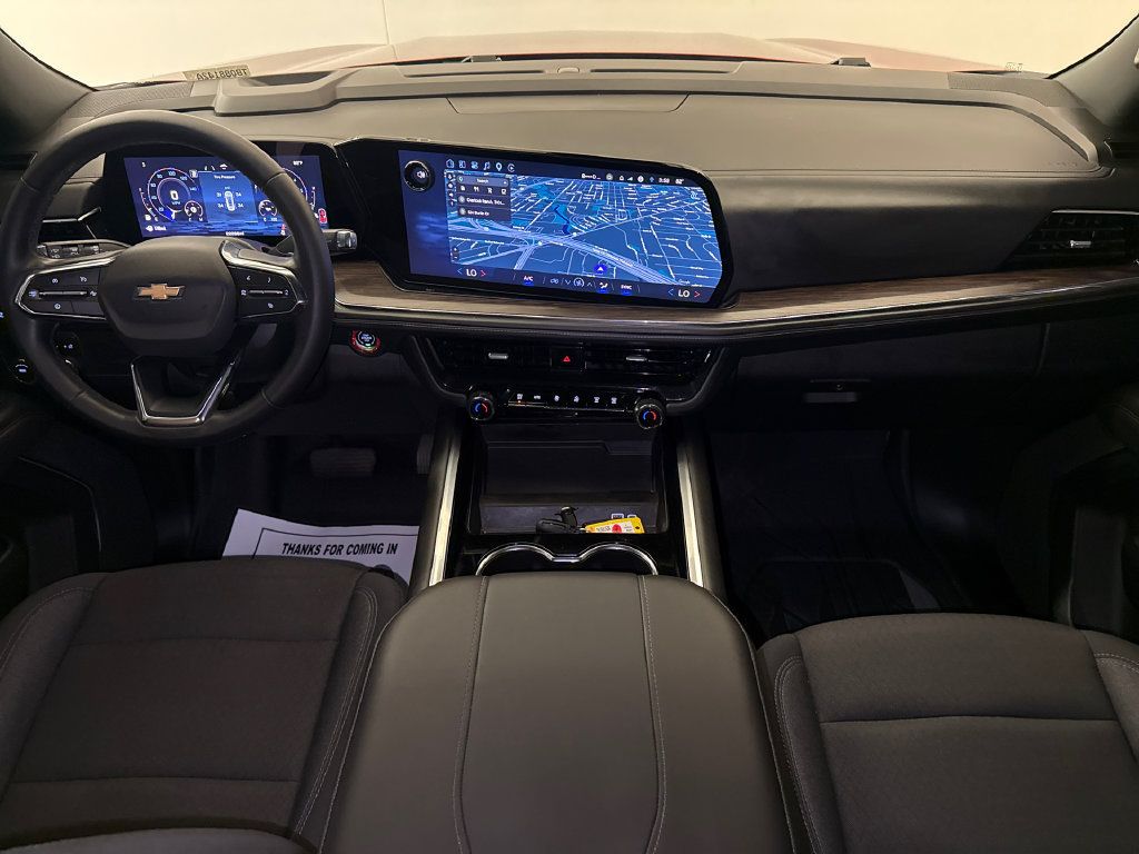 Used 2025 Chevrolet Suburban LS RWD image 12