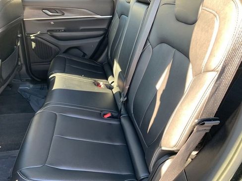 Certified 2023 Jeep Grand Cherokee Limited w/ Black Appearance Package image 17