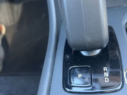 Used 2025 Volvo XC40 B5 Core image 16