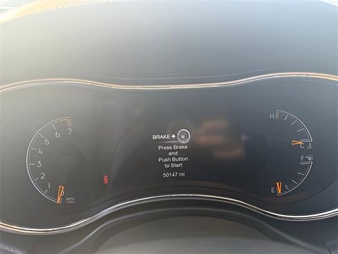 Used 2020 Jeep Grand Cherokee Altitude image 16