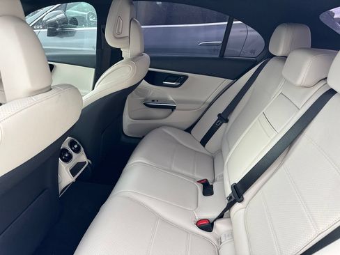 Used 2024 Mercedes-Benz C 300 Sedan image 9