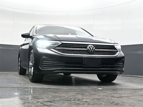 Used 2024 Volkswagen Jetta SE image 28