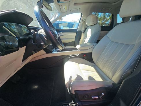 Used 2019 Audi e-tron Prestige w/ Prestige Package image 8