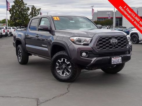 Certified 2021 Toyota Tacoma TRD Off-Road w/ Technology Package AWD/4WD image 2
