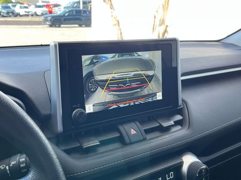 Used 2025 Toyota RAV4 XLE image 17