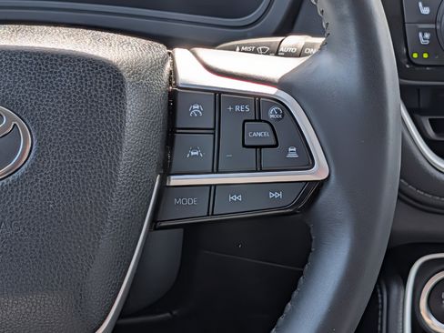 Used 2024 Toyota Grand Highlander AWD image 22