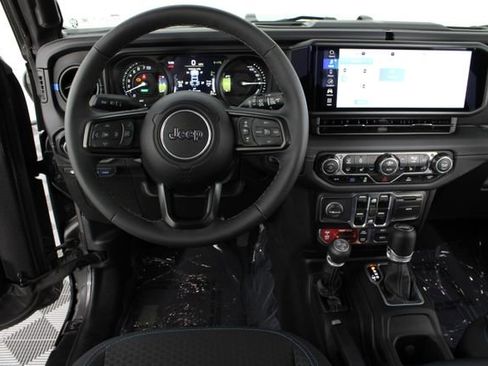 Used 2025 Jeep Wrangler Unlimited Rubicon 4xe w/ Convenience Group AWD/4WD image 10