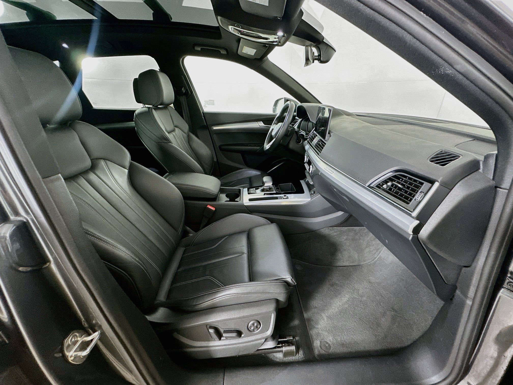 Used 2025 Audi Q5 2.0T Premium AWD/4WD image 33