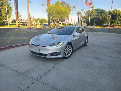 Used 2018 Tesla Model S 100D AWD/4WD image 2