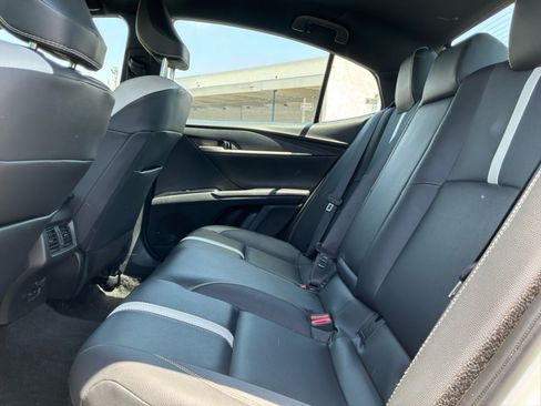 Used 2025 Toyota Camry SE FWD image 17
