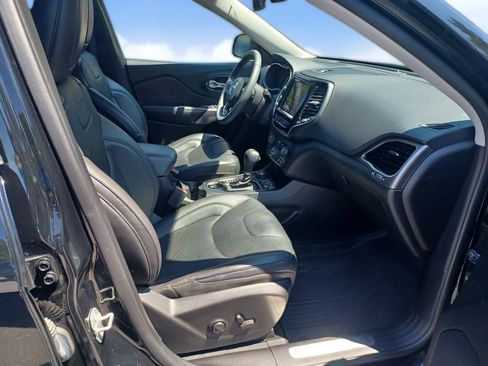 Used 2021 Jeep Cherokee Limited w/ Mopar Interior Package AWD/4WD image 24