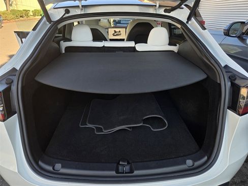 Used 2023 Tesla Model Y Long Range image 22