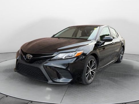 Used 2019 Toyota Camry SE image 1