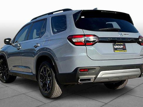 New 2025 Honda Pilot Touring image 11