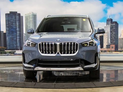 Used 2025 BMW X1 xDrive28i AWD/4WD image 3