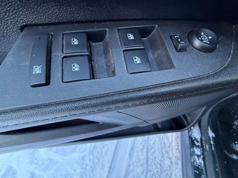 Used 2017 Chevrolet Equinox LT w/ Convenience Package image 16