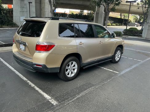 Used 2013 Toyota Highlander Plus FWD image 5