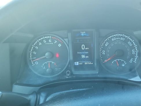 Used 2022 Toyota Tacoma SR AWD/4WD image 15