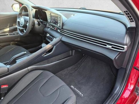 Used 2023 Hyundai Elantra SEL FWD image 20