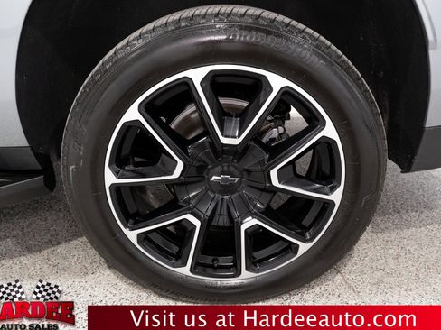 Used 2025 Chevrolet Suburban RST w/ Comfort Package AWD/4WD image 10