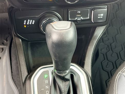 Used 2022 Jeep Renegade Limited image 17