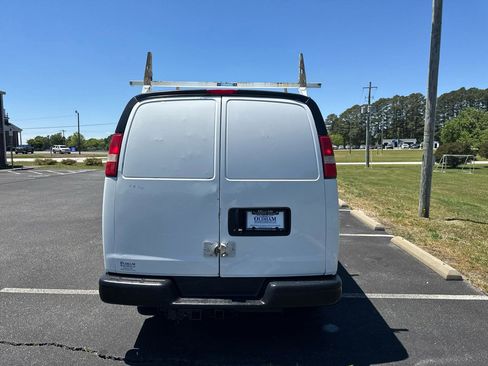 Used 2017 Chevrolet Express 2500 RWD image 6